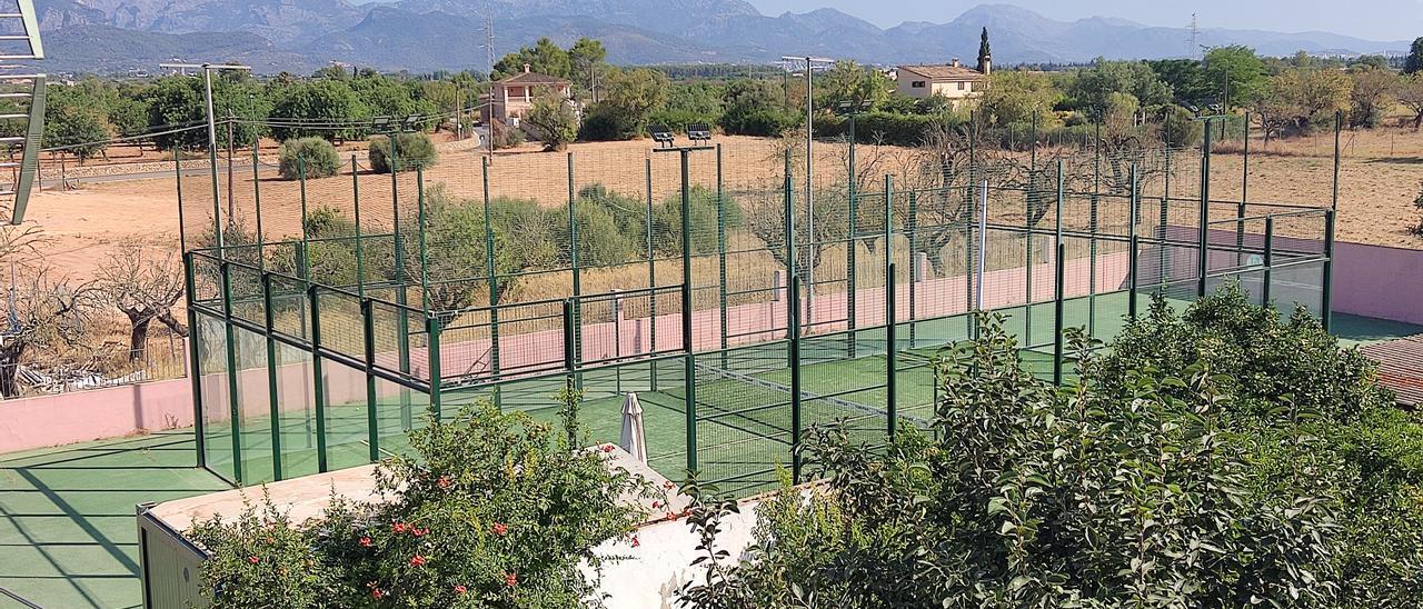 Pista de pádel sin licencia en Biniali.