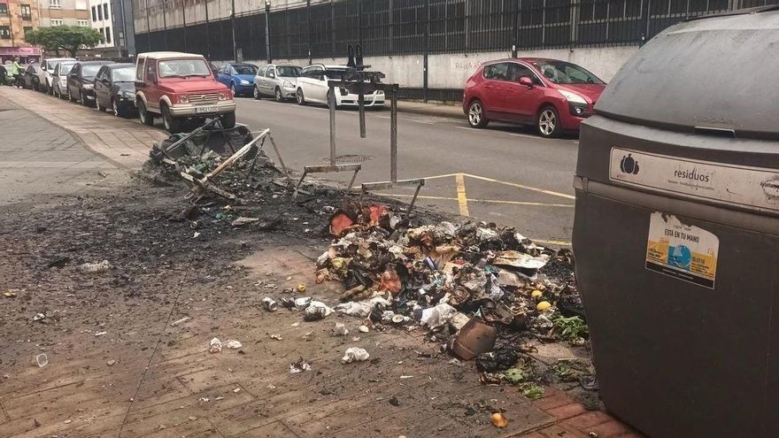 Tres pirómanos detenidos en Langreo: quemaban contenedores y vehículos aparcados, y &quot;habían generado alarma social&quot;
