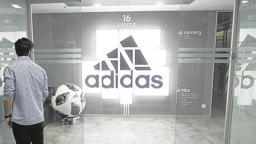 Invitación césped Gran universo Adidas lanza su revolución digital desde Zaragoza