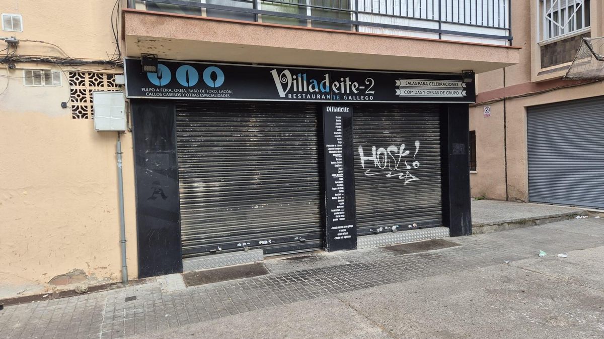 El bar que la Policía Local de Sant Adrià de Besòs ha ordenado clausurar de forma cautelar al detectarse un presunto brote de salmonelosis. El bar que la Policía Local de Sant Adrià de Besòs ha ordenado clausurar de forma cautelar al detectarse un presunto brote de salmonelosis.
