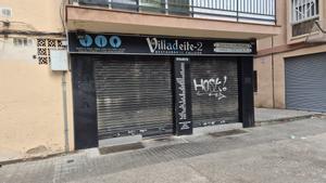 El bar que la Policía Local de Sant Adrià de Besòs ha ordenado clausurar de forma cautelar al detectarse un presunto brote de salmonelosis.