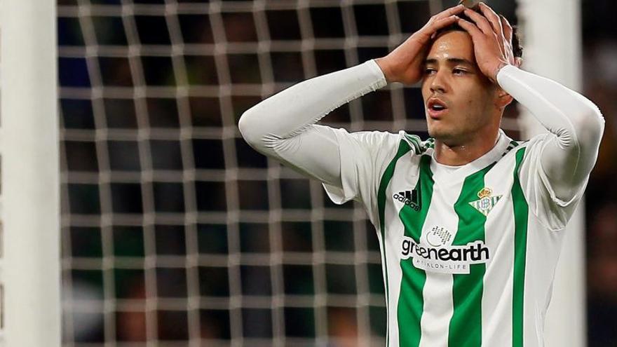 El Betis salva un punto entre el enfado del Villamarín