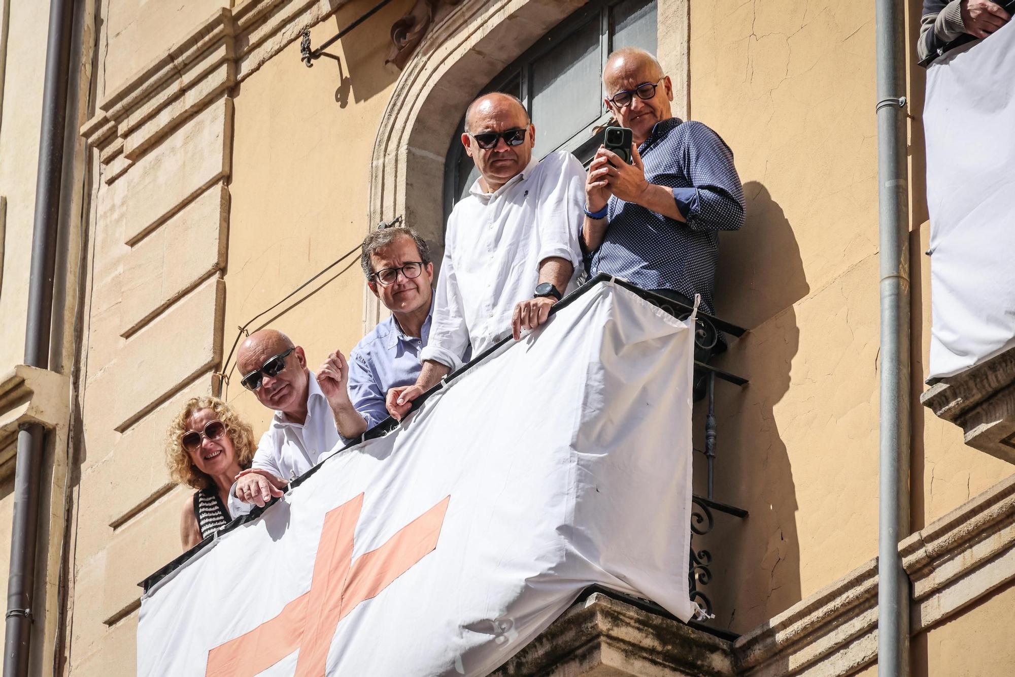 Alcoy se entrega al espectáculo de las tropas cristianas
