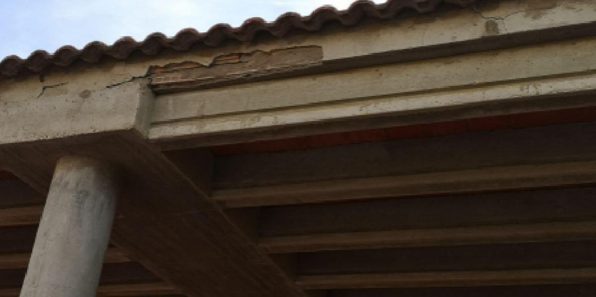 Estado del techo del porche de Infantil.