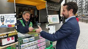 20/03/2025 Premio Día del Padre. El día grande de las Fallas en Valencia finalizó este miércoles con una mascletà de más 17 millones de euros, con el Sorteo Extraordinario del Día del Padre de la ONCE que repartió en la capital del Turia su premio mayor. SOCIEDAD ONCE