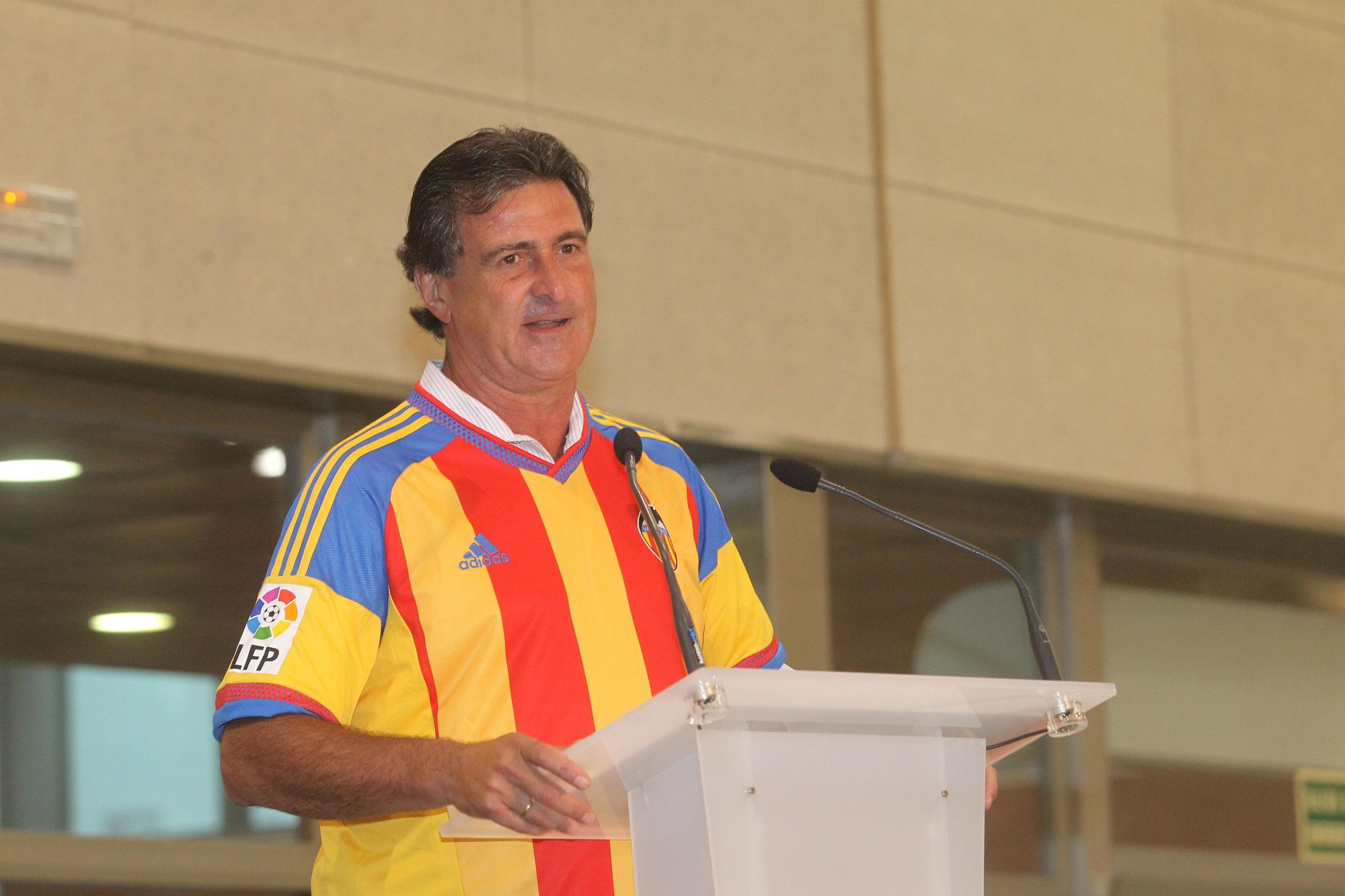 El álbum de fotos del "idilio" de  Kempes y Valencia