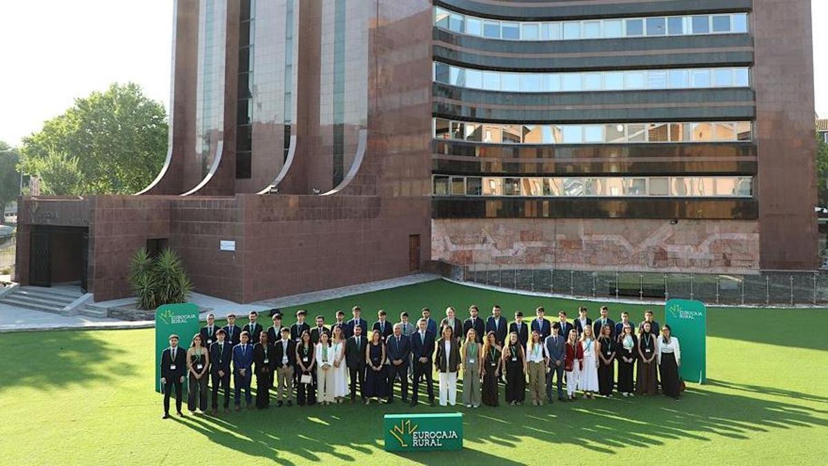 Eurocaja Rural da la bienvenida en sus Servicios Centrales a los 93 nuevos estudiantes universitarios que inician un nuevo periodo de prácticas formativas en la Entidad.