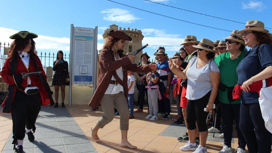 La ruta teatralizada «Caminando entre piratas» atrapa a cerca de cien personas