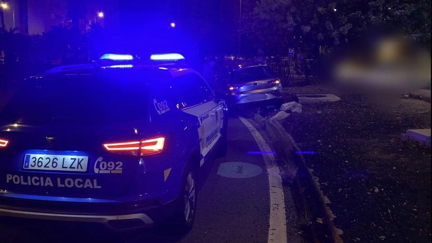 Detenida tras desobedecer a las autoridades y negarse a abandonar el vehículo