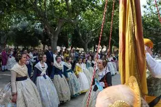 Quart y Xirivella procesionan su 'senyera' fallera