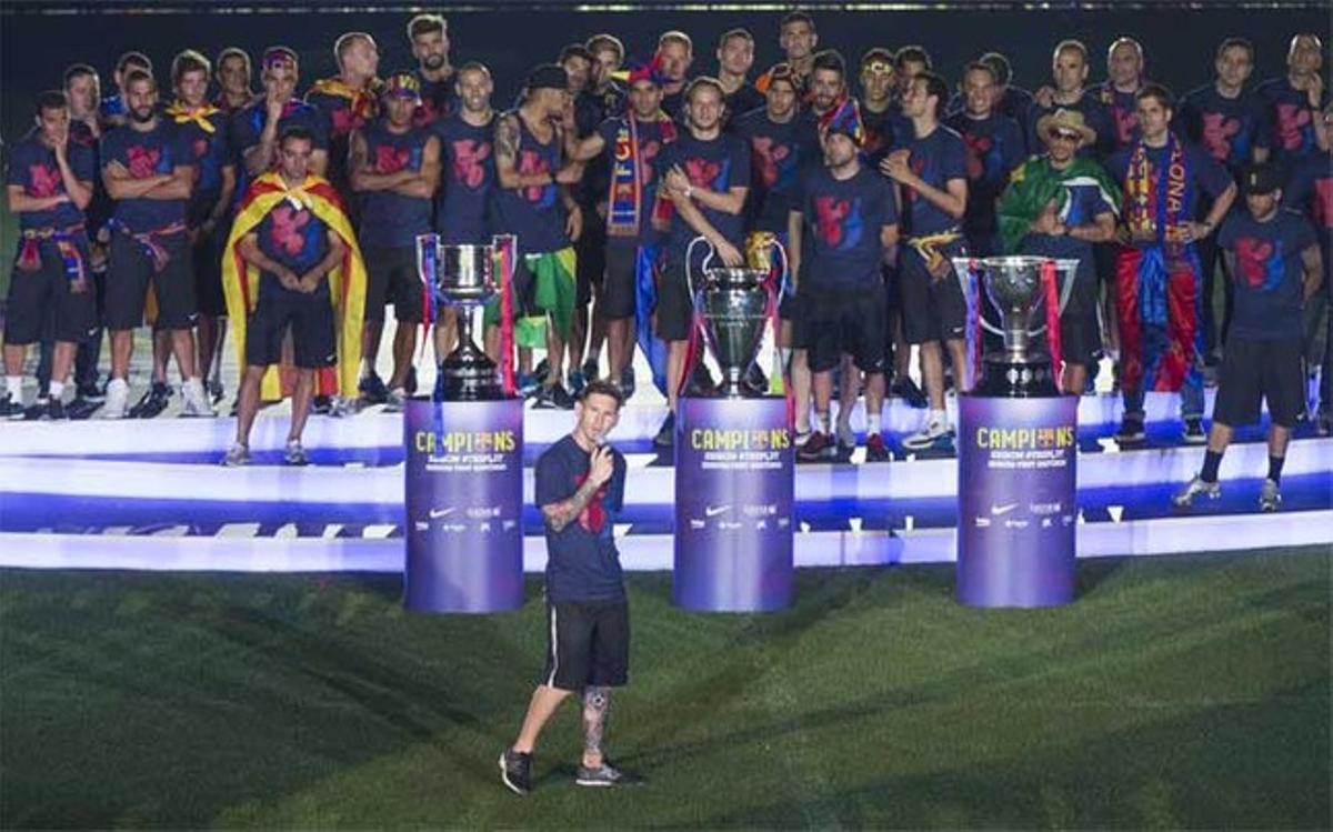 Leo Messi durante la celebración del triplete del FC Barcelona en la temporada 2014/15 en el Camp Nou