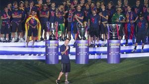 Leo Messi durante la celebración del triplete del FC Barcelona en la temporada 2014/15 en el Camp Nou