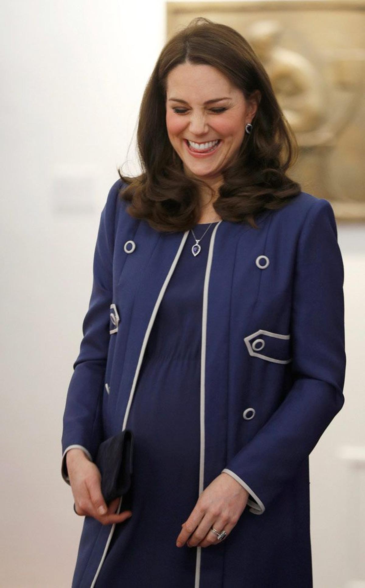 La risa de Kate Middleton en su visita al Colegio de Ginecólogos de Londres