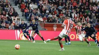 El Sporting mira al abismo: sin reacción ante un Tenerife que remontó en dos minutos y pitada al palco