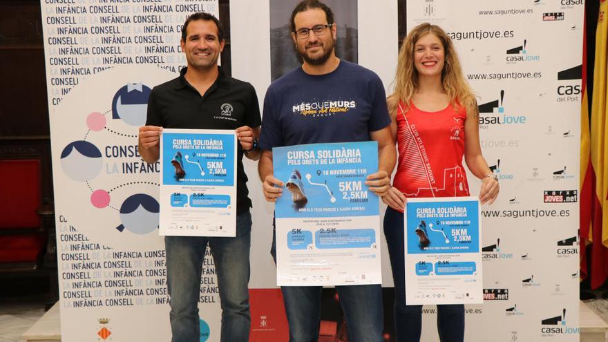 Sampedro junto a representantes de los clubes de atletismo