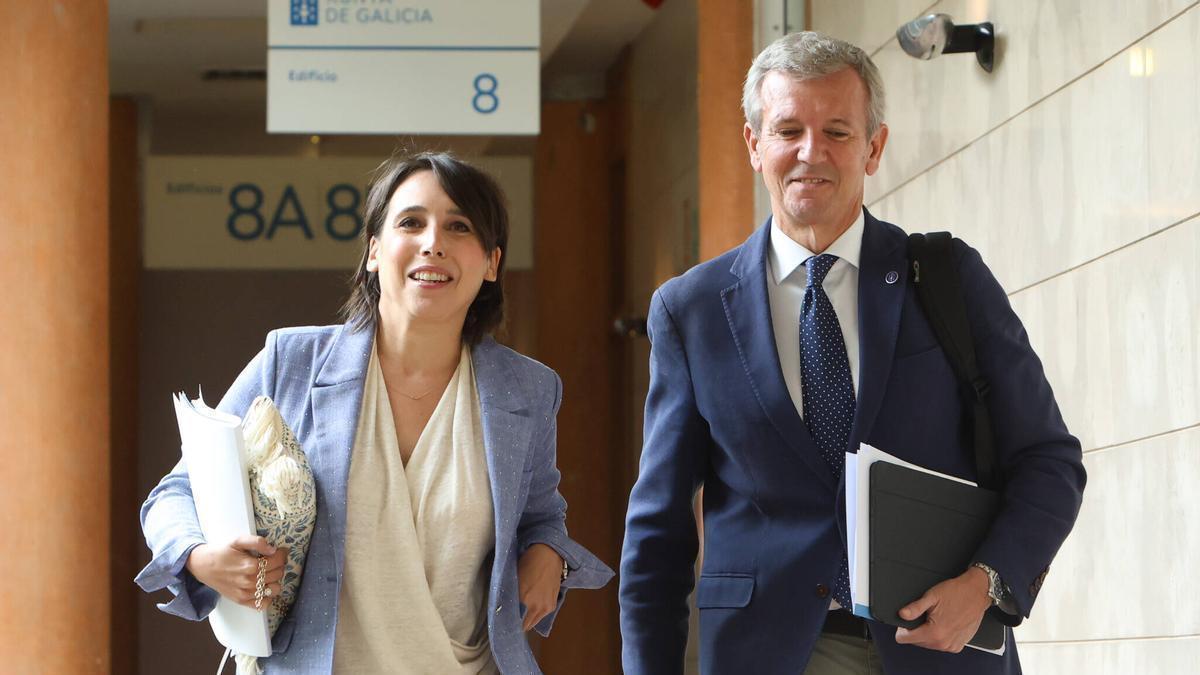 Lorenzana y Rueda, este lunes, en su llegada al consello de la Xunta