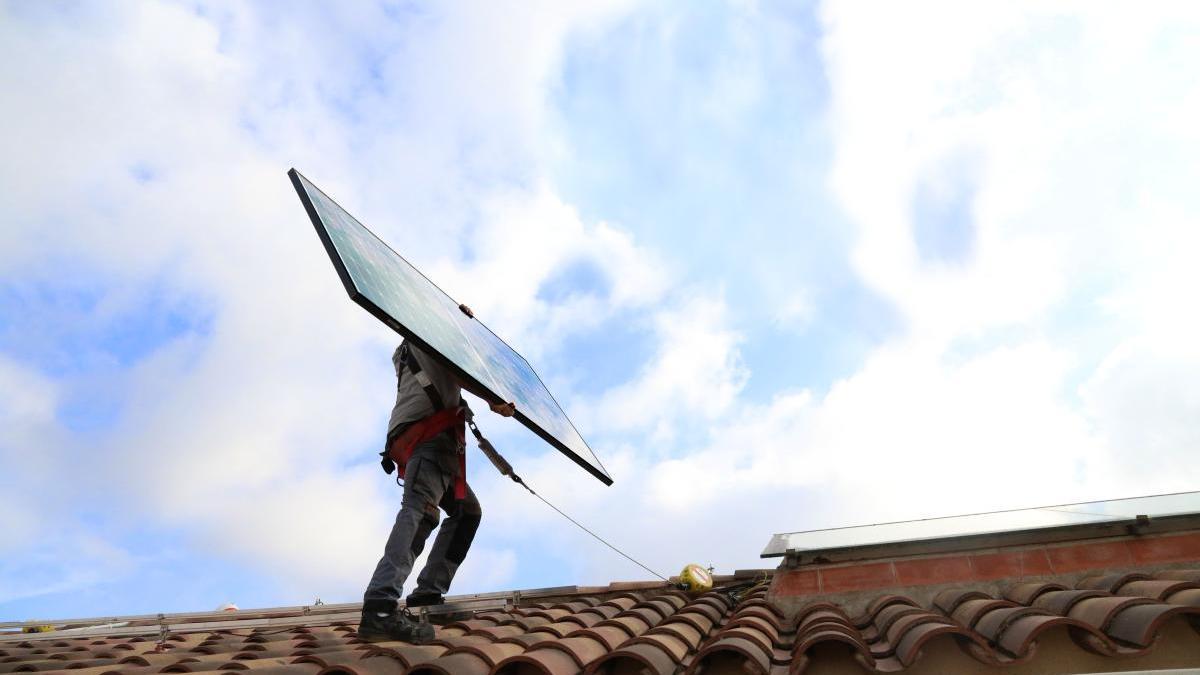 Instal·lar plaques solars és la millor forma de combatre l&#039;actual pujada de preus de l&#039;electricitat