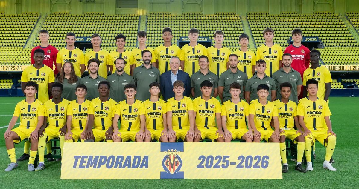 Kevin Liu es un joven futbolista natural de China del cadete A del Villarreal que ha firmado su primer contrato como profesional.