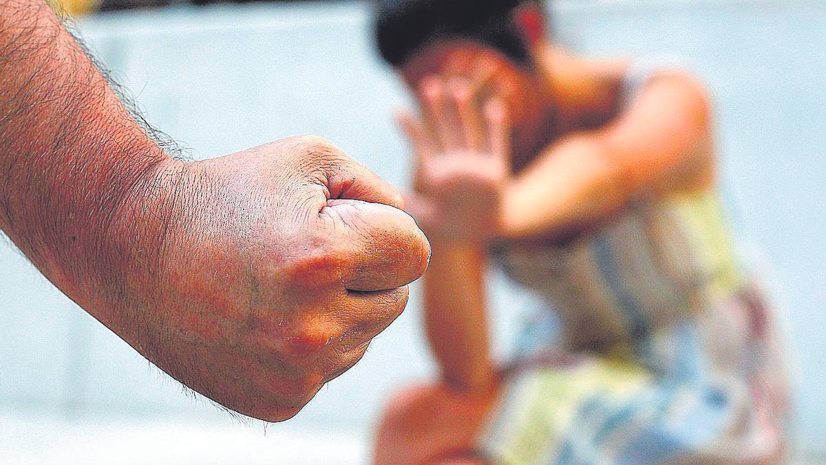 Los hombres que participan en el taller están condenados a penas menores por violencia de género.