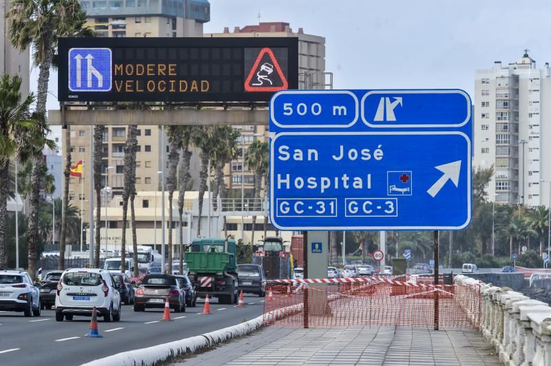 Carril derecho de la GC-1 y paseo marítimo cerrados