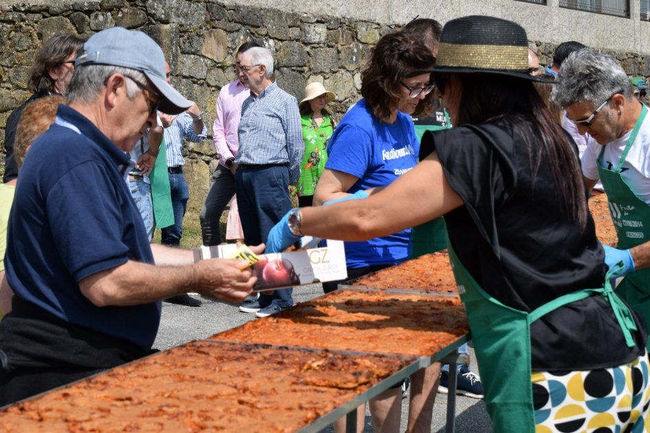 Asistentes a la Festa da Empanada de Millo de Cordeiro.