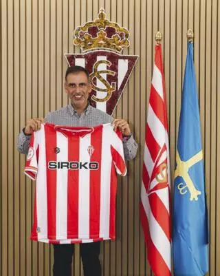 Chus Viña continuará como entrenador del Sporting Femenino