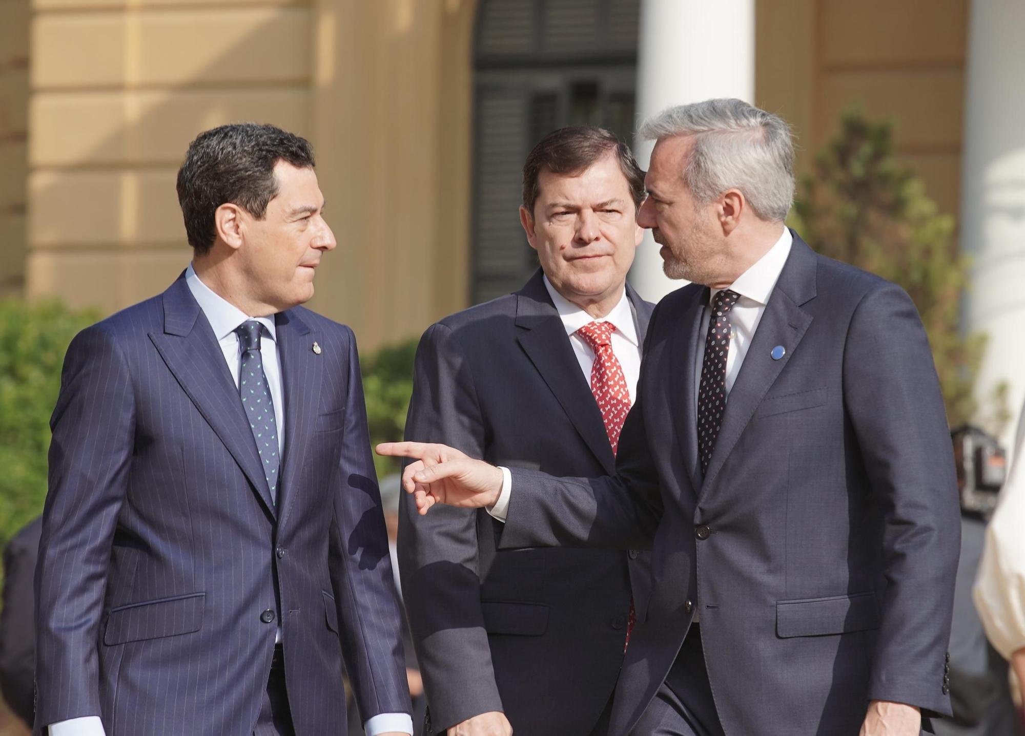 GALERÍA: La llegada del presidente Fernández Mañueco a la Conferencia de Presidentes, en imágenes
