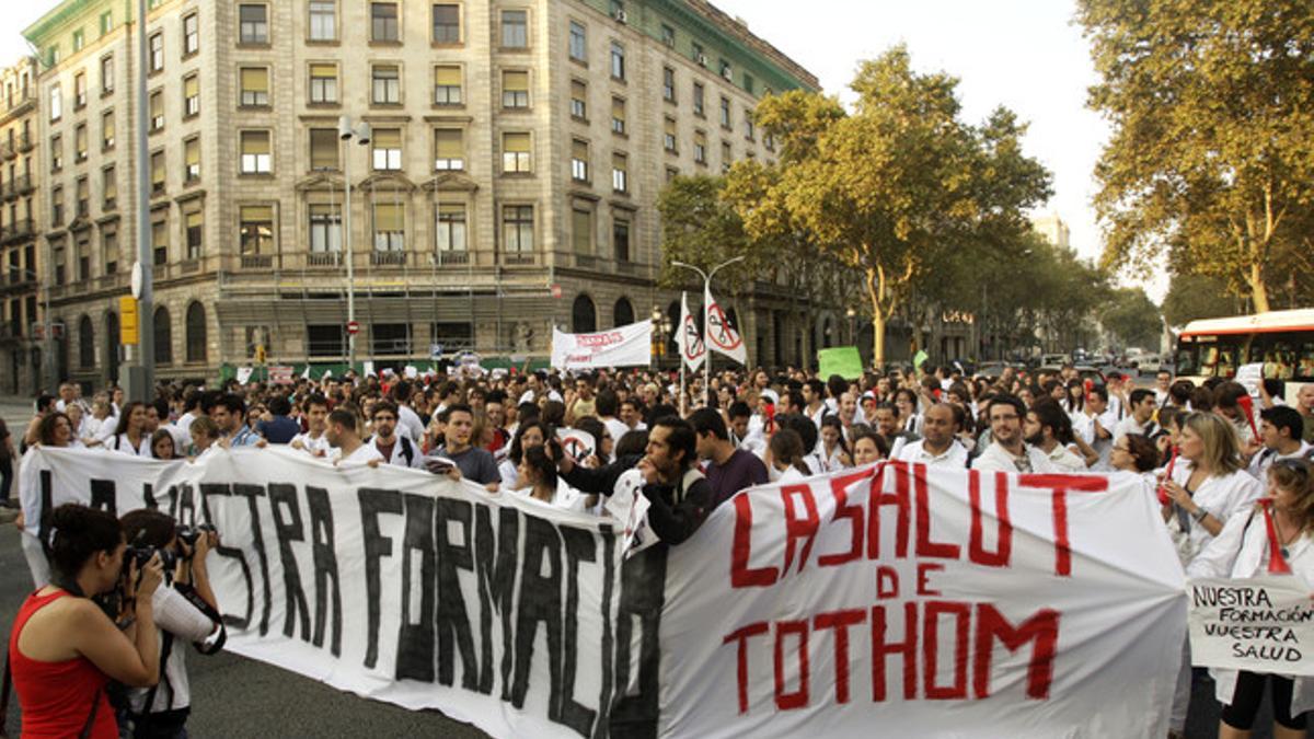 Protesta de médicos delante de la Conselleria de Salut