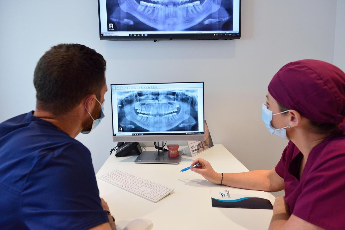 Un estudio ortodóntico mediante radiografías 3D permite adoptar el tratamiento adecuado de ortodoncia invisible  Invisalign.
