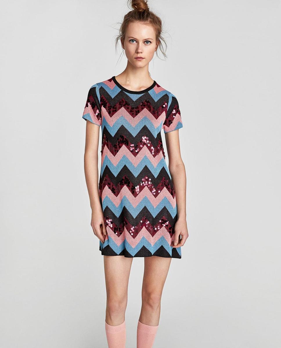 Vestido con estampado de zig zag y lentejuelas