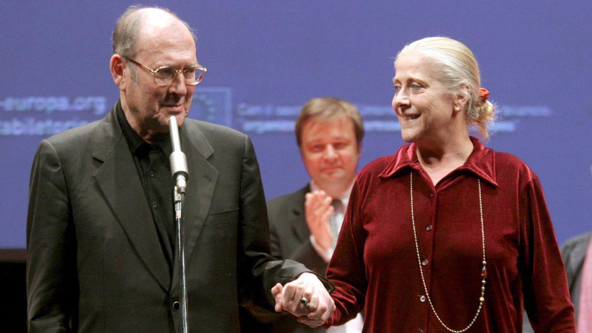 Harold Pinter (izquierda), recogiendo un premio en el 2006.