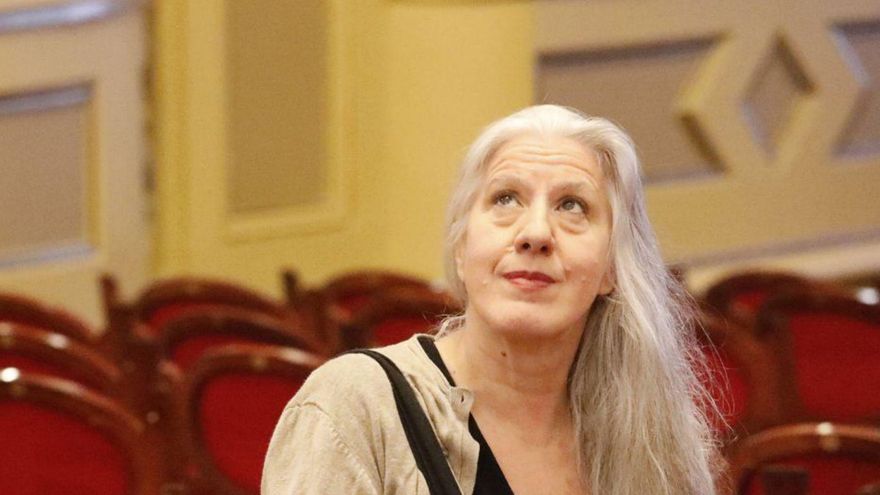 María Pagés, ayer, en el patio de butacas del teatro Palacio Valdés. | MARA VILLAMUZA