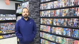 Matías cierra el último videoclub de Castellón: "A la gente cada vez le gusta menos el cine  y todos los meses perdía clientes"