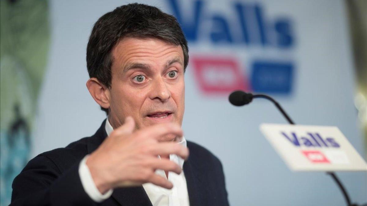 Manuel Valls, durante la rueda de prensa en la que ofreció un pacto a Colau, el miércoles.