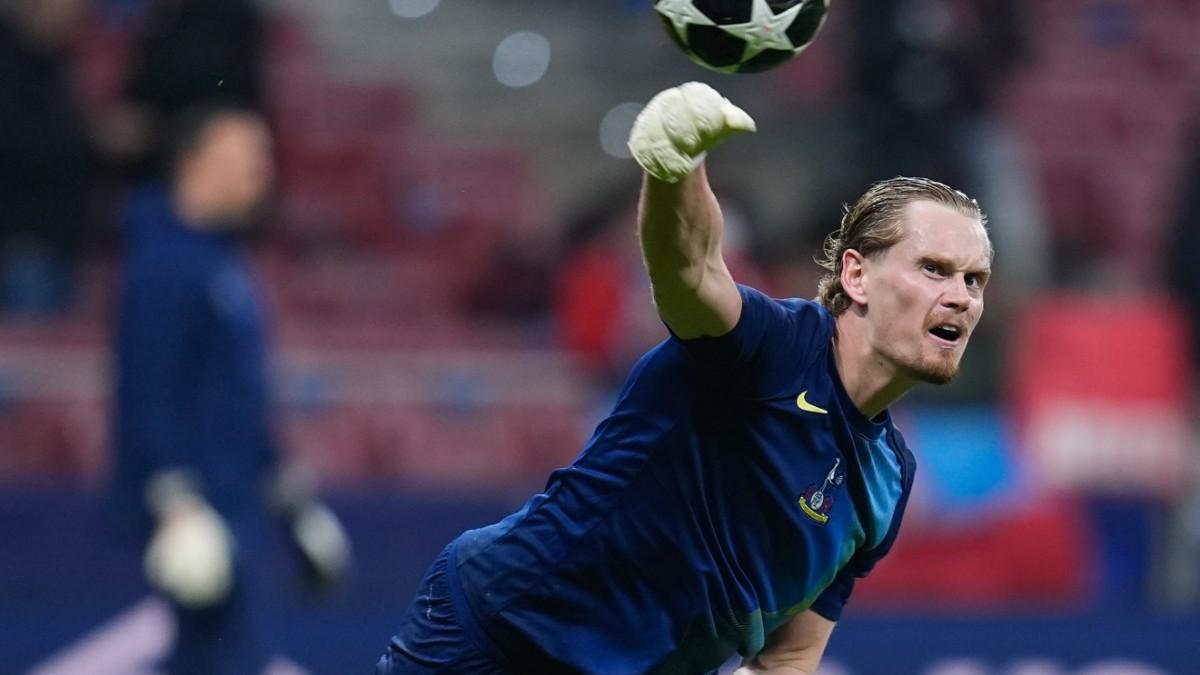Antonin Kinsky, del Tottenham Hotspur, antes de su partido ante el Atlético de Madrid