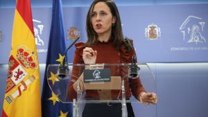 La portavoz de Podemos en el Congreso, Ione Belarra, durante una rueda de prensa en el Congreso de los Diputados, a 2 de diciembre de 2025, en Madrid (España).