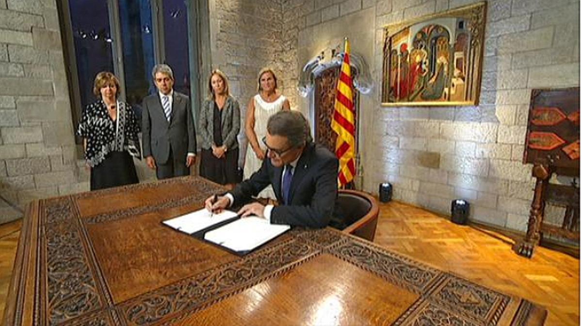 El president Artur Mas dissol el Parlament i convoca eleccions per al 27-S.