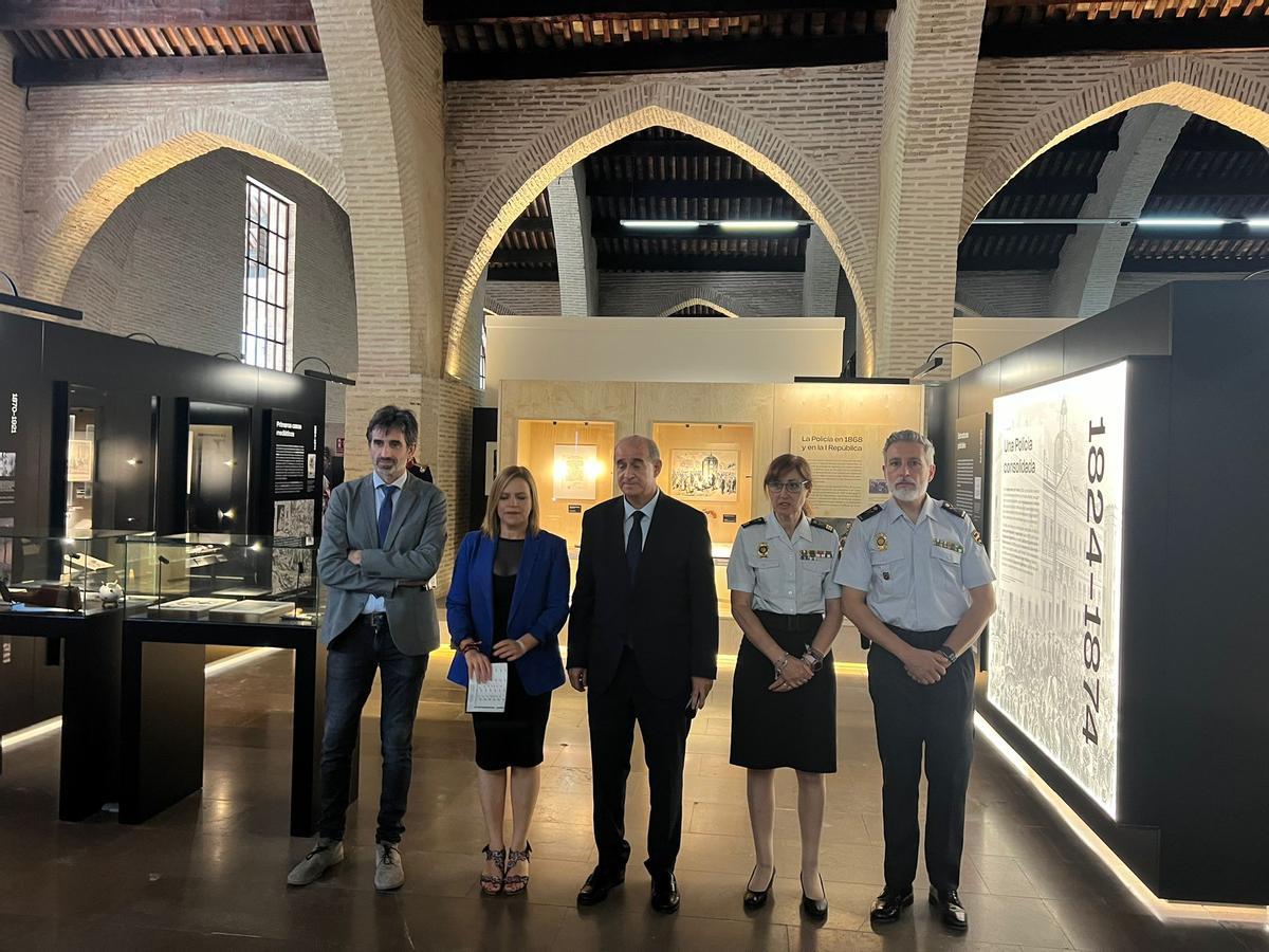 Pilar Bernabé en la exposición de la Policía Nacional en las Atarazanas.