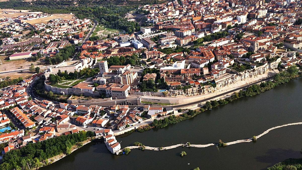 Imagen área de Zamora desde la perspectiva del río Duero. | Emilio Fraile