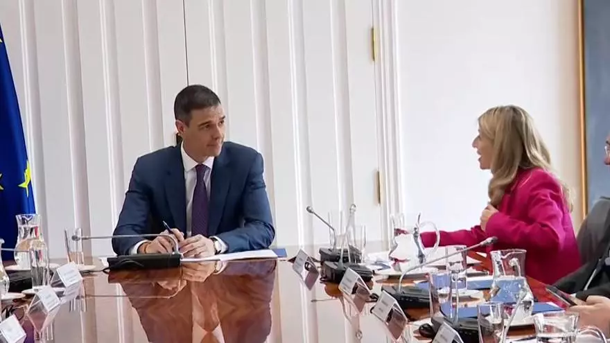 "¿Con o sin cebolla?": la broma de Pedro Sánchez antes de la reunión de crisis por el apagón