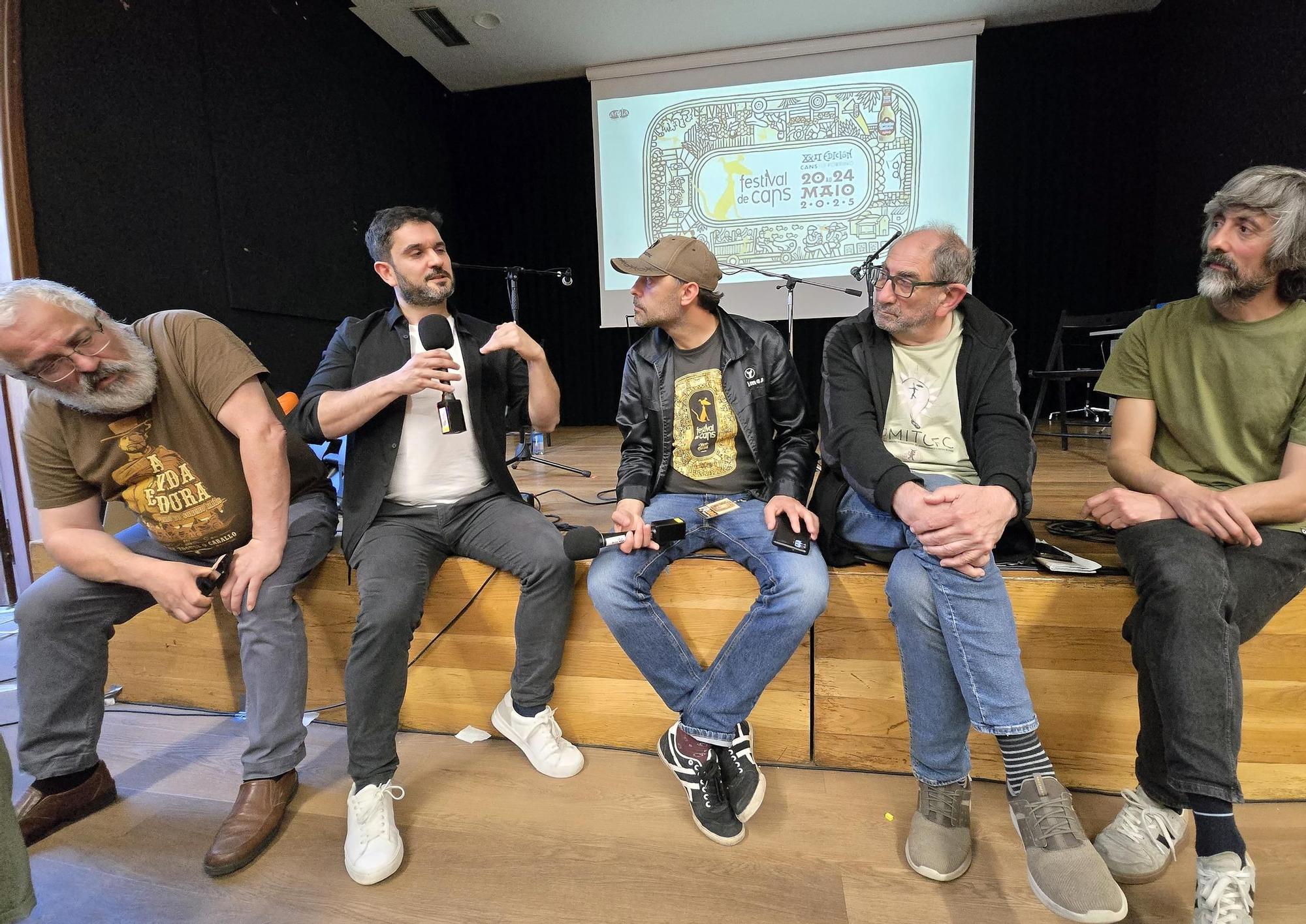 Coloquio tras la proyección de las primeras imágenes de la película «San Simón», ayer en el Festival de Cans