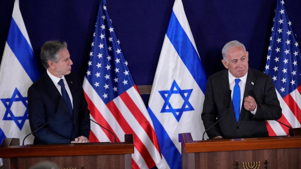 El secretario de Estado de EEUU, Antony Blinken, y el primer ministro israelí, Binyamín Netanyahu, este jueves en Tel Aviv.