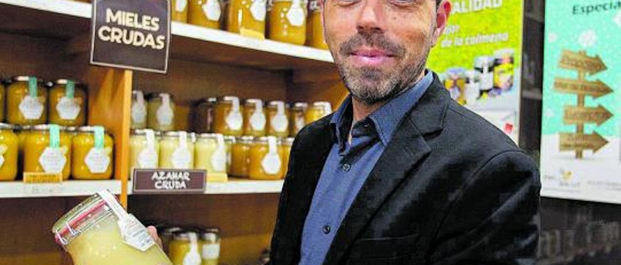 Adrián Martínez Primo, CEO de Primo Mendoza S.L., en una de sus tiendas | Perales Iborra
