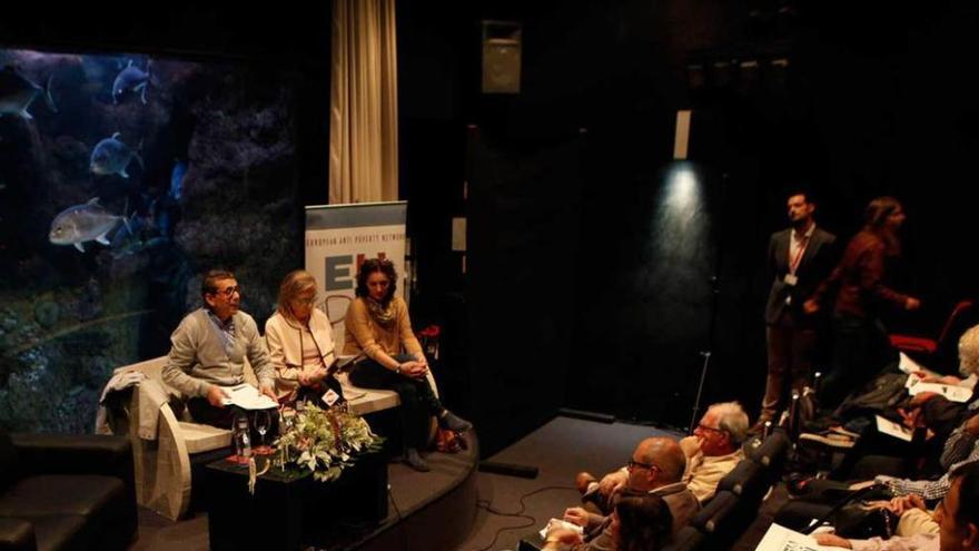 Víctor García, Margarita Carrión y Susana González, en la inauguración de las jornadas.