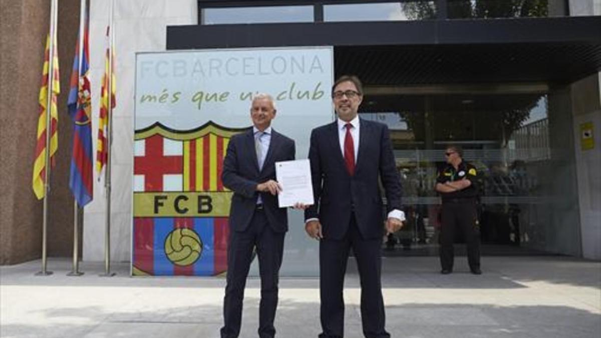 Lluís Geli y Agustí Benedito acudieron ayer a las oficinas del Barça para iniciar el proceso de una moción de censura.