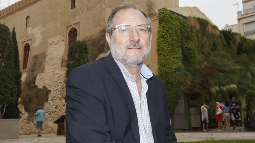 El nuevo presidente de Moros y Cristianos, Julián Fernández.