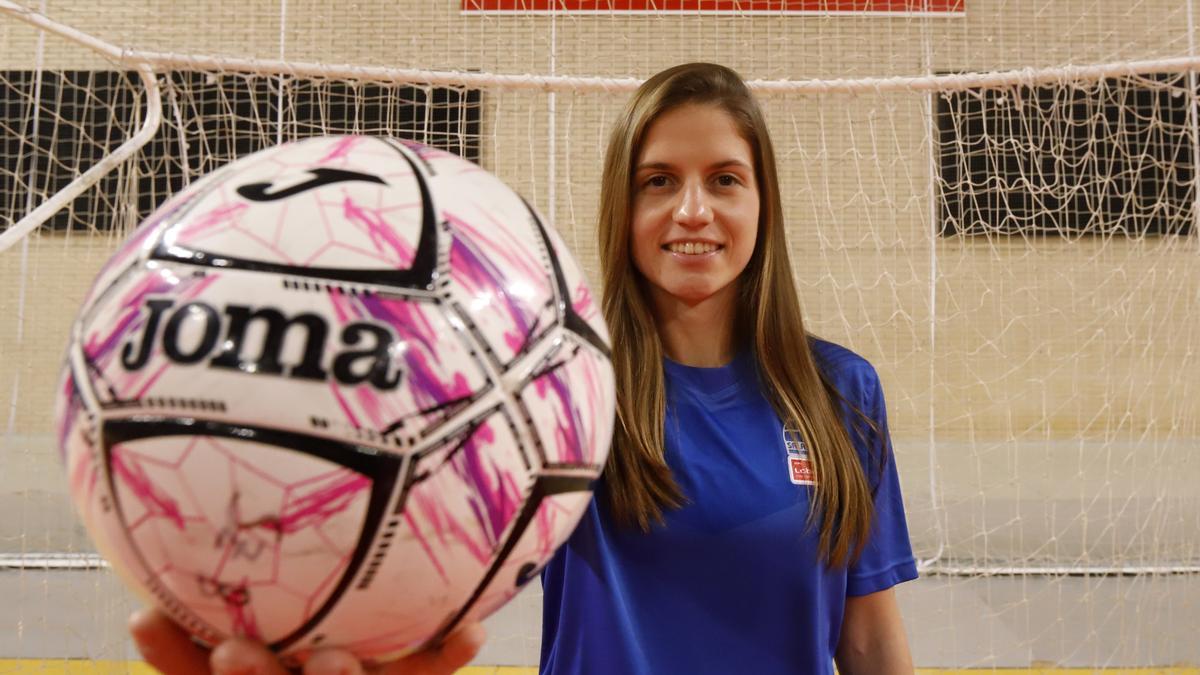 La capitana del Sala Zaragoza, antes de un entrenamiento en el Siglo XXI.