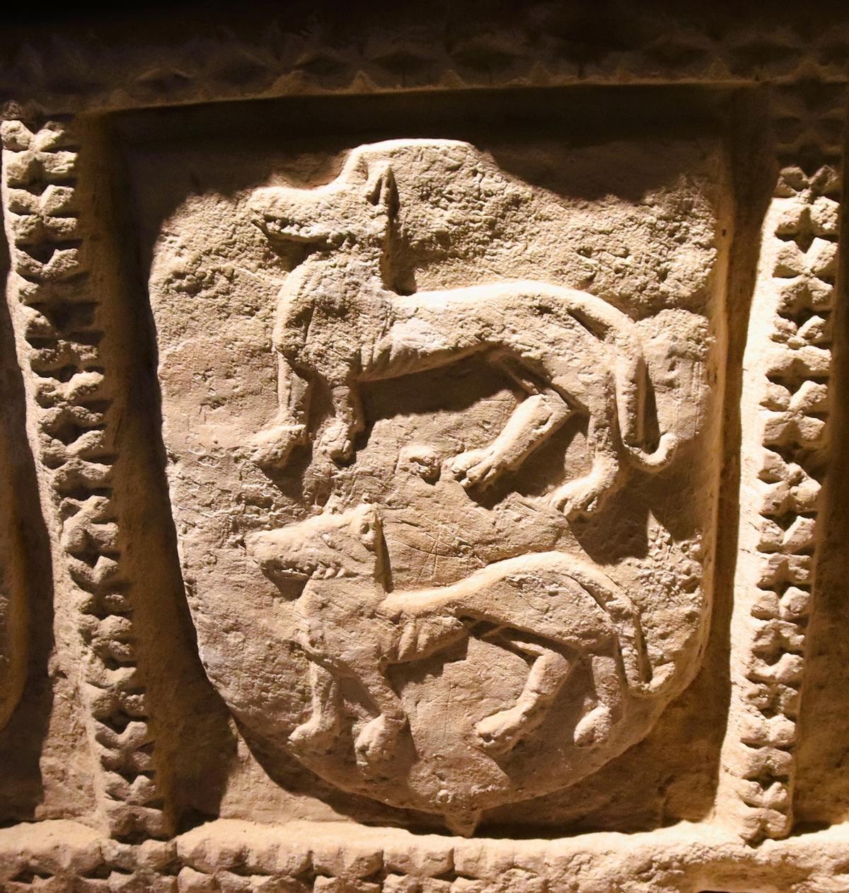 Escudo de la familia Villalobos en el Monasterio de Santa María el Real de Aguilar de Campoo, Palencia.