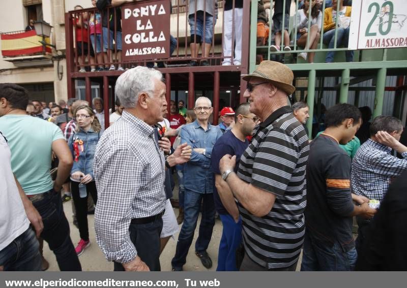 GALERÍA DE FOTOS -- Almassora late con toros bravos pese a la lluvia