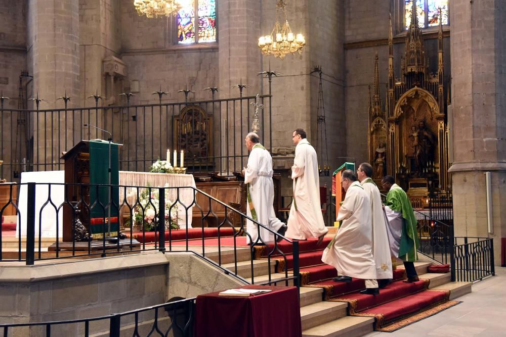 El ruandès Jean Hakolimana (mossèn Joan) oficialitza la seva primera missa com a rector de la Seu de Manresa